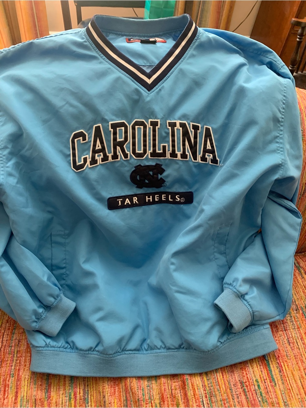Carolina windshell pullover in size large